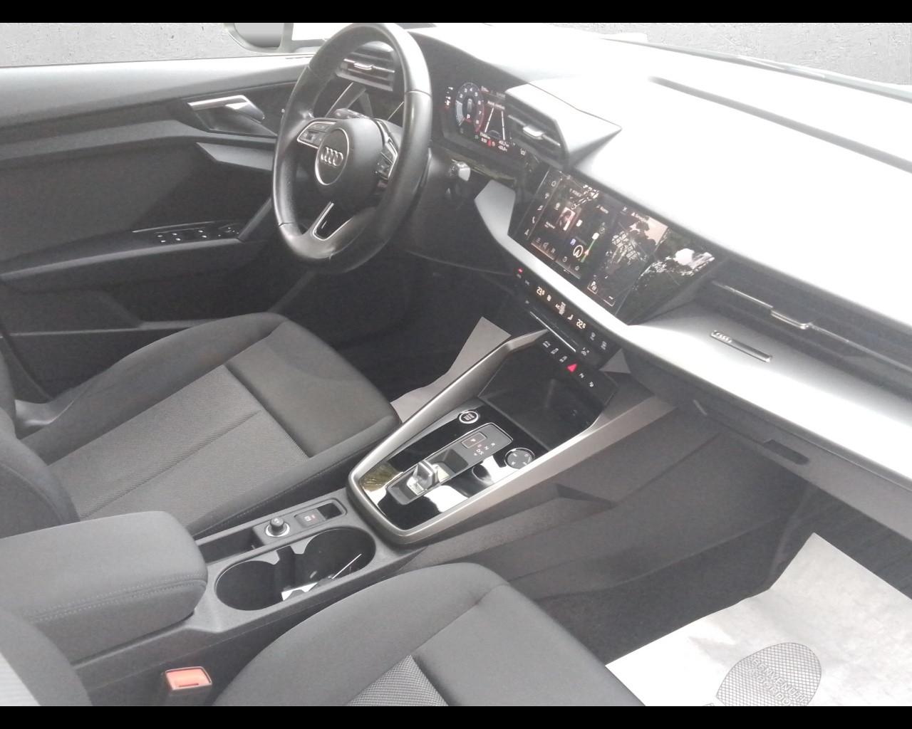 AUDI A3 4ª serie - A3 SPB 30 g-tron S tronic S line edition
