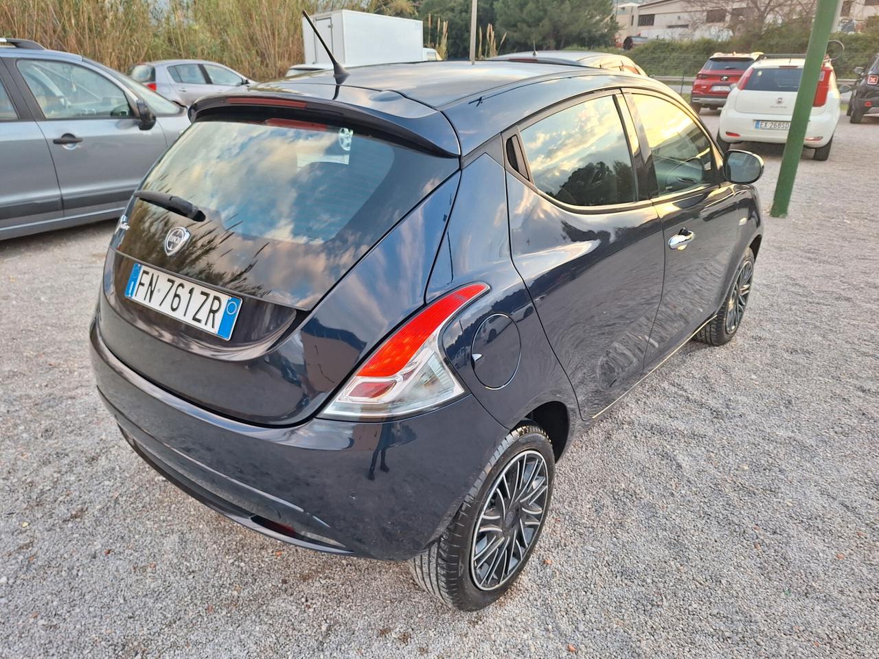 Lancia Ypsilon 1.2 69 CV 5 porte S&S Platinum