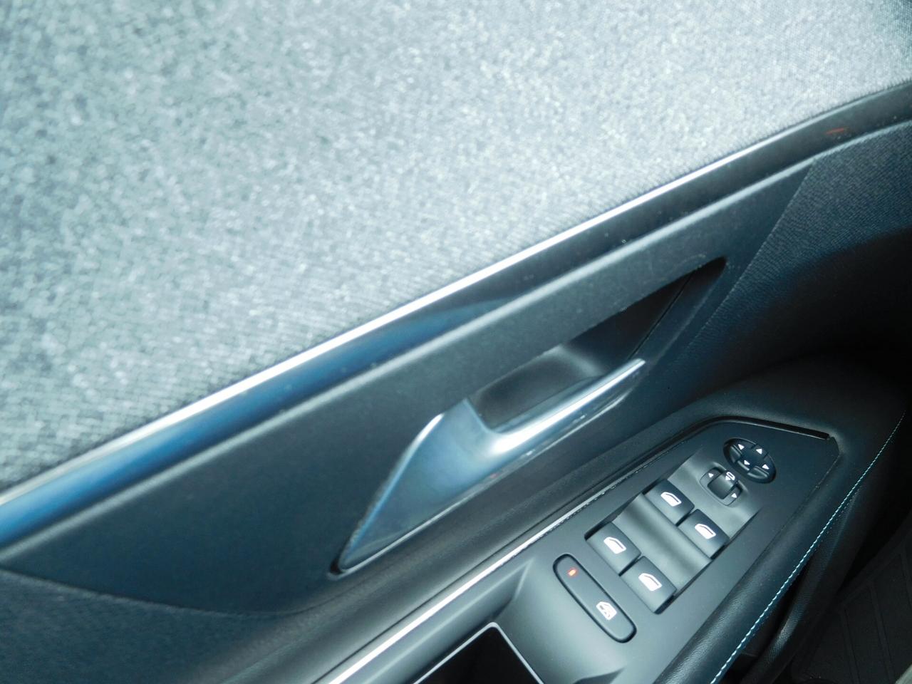 Peugeot 3008 Hybrid4 300 e-EAT8 Allure 4X4