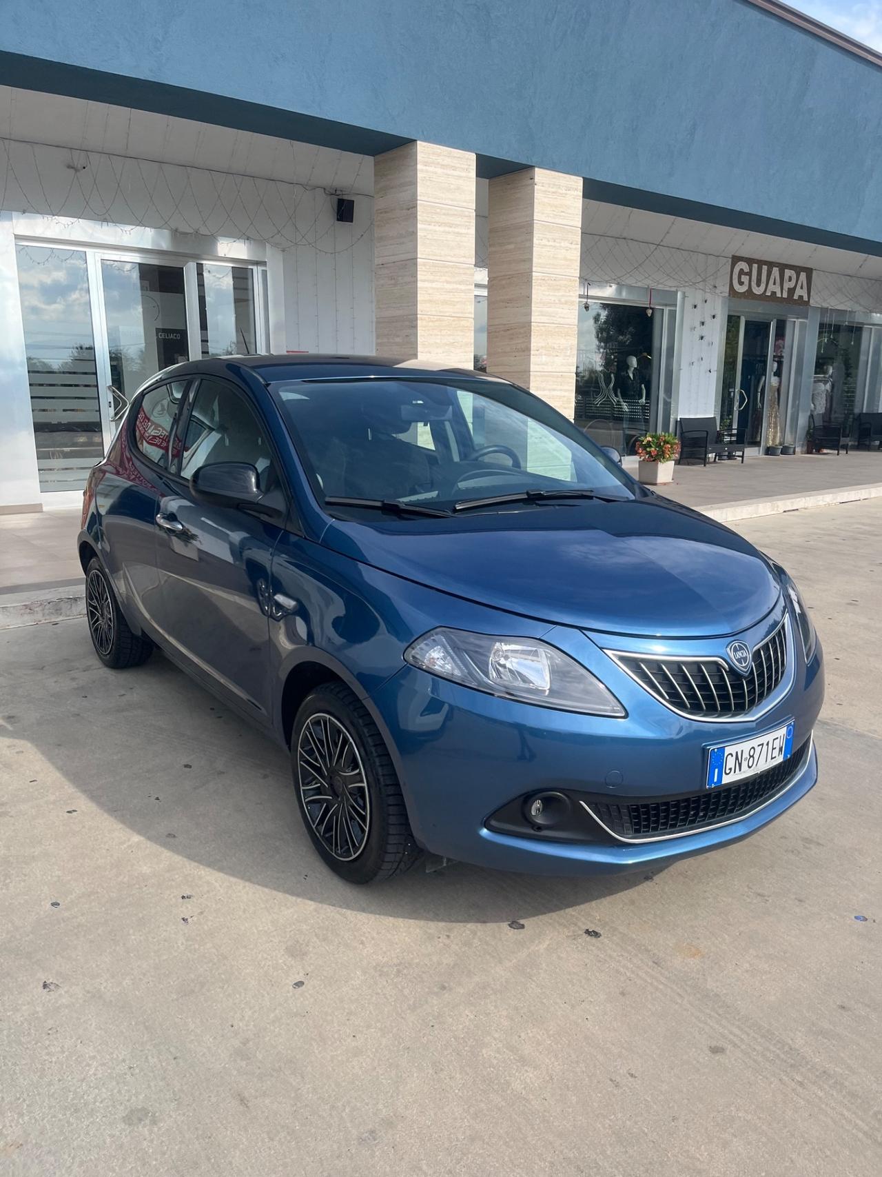 Lancia Ypsilon 1.0 FireFly 5 porte S&S Hybrid Silver