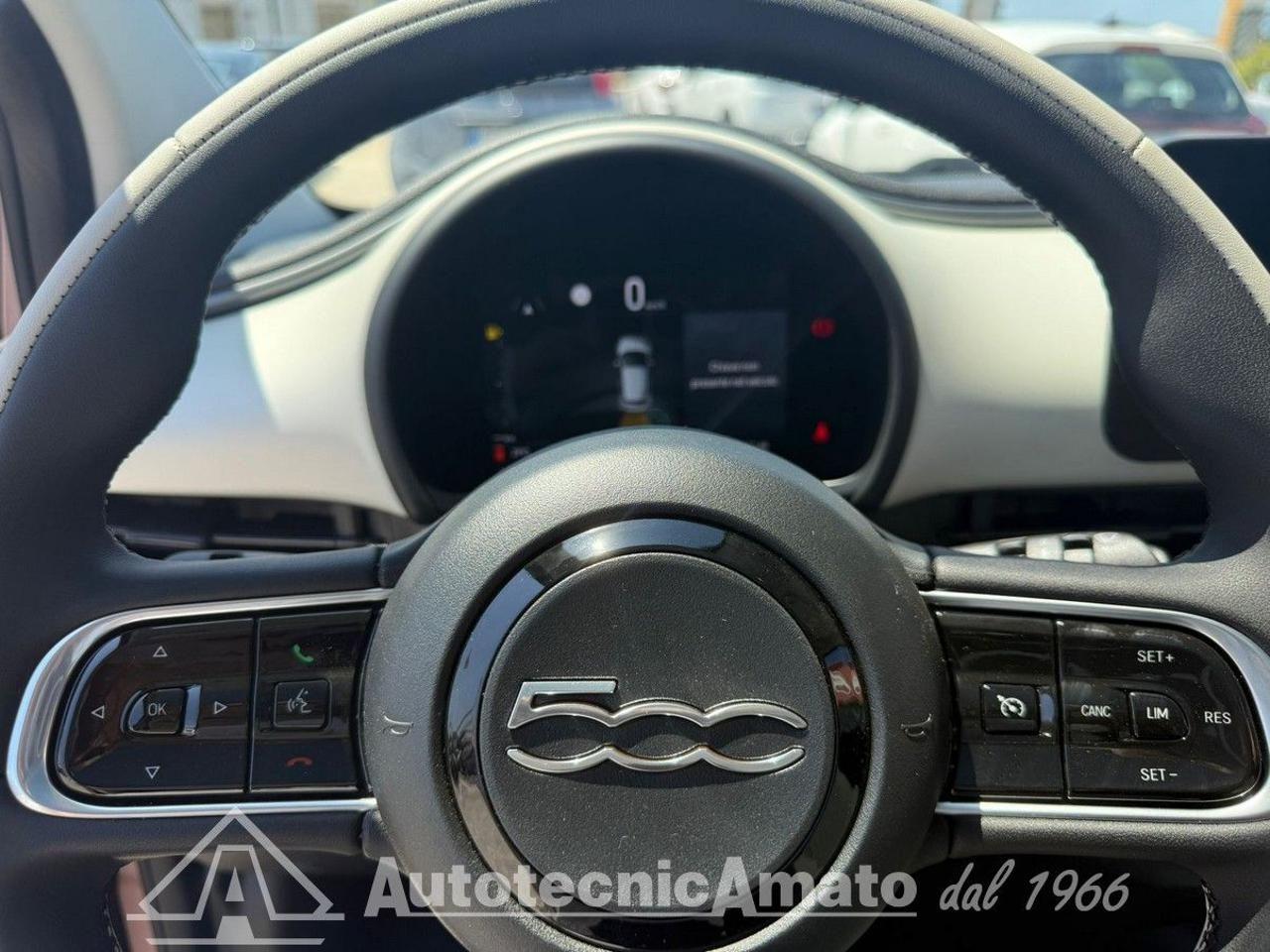 Fiat 500 Berlina Hybrid La Prima