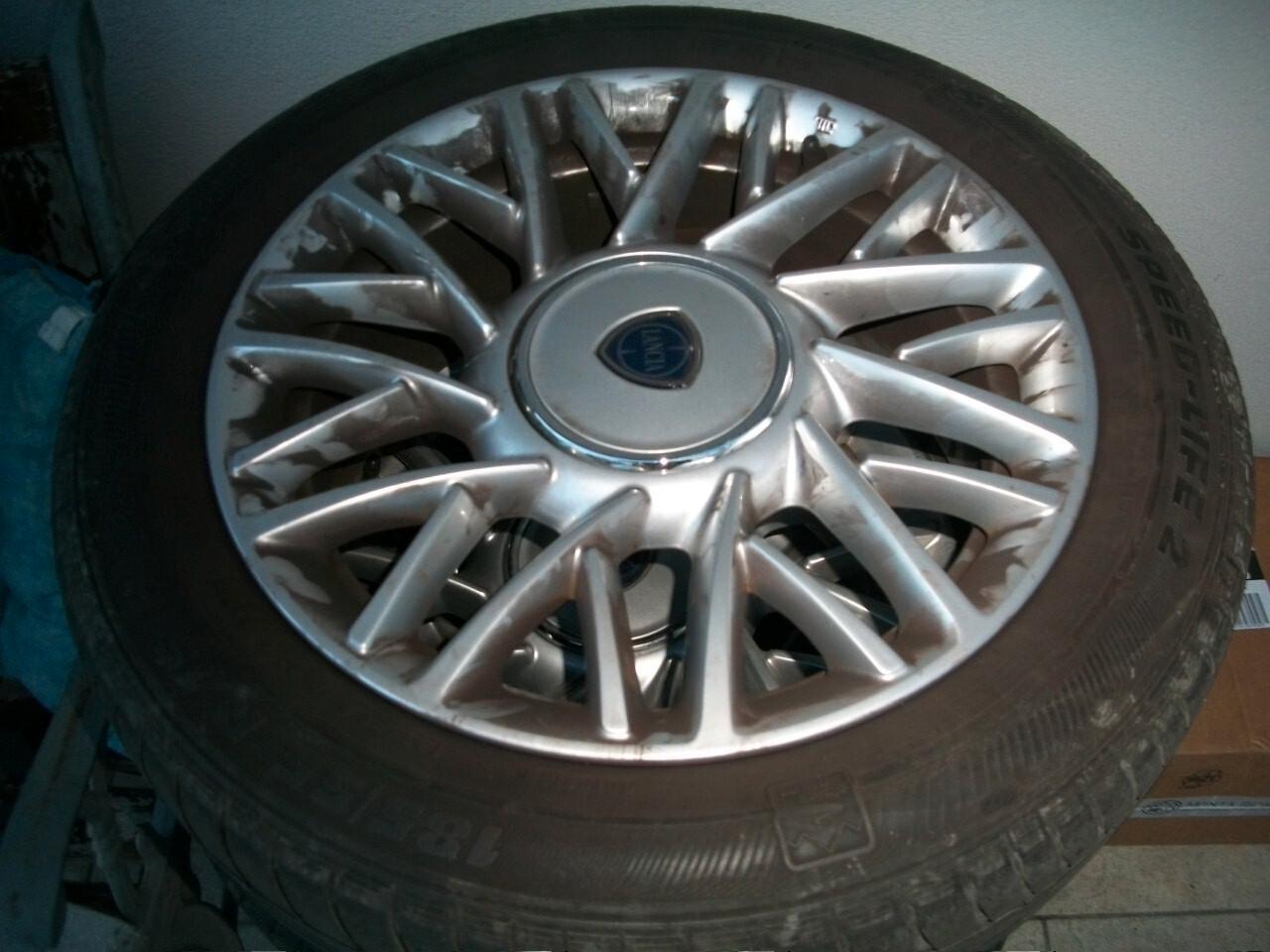 Lancia Ypsilon 1.2 69 CV 5 porte S&S Silver CC 1242 BENZINA EURO 05 KM 92630 TALIANDATI GARANZIA UN ANNO N 08 GOMME E CERCHI N 4 INVERNAL IN FERRO CON COPRI CERCHI 95X100 04 CERCHI IN LEGA ESTIVI 90X100