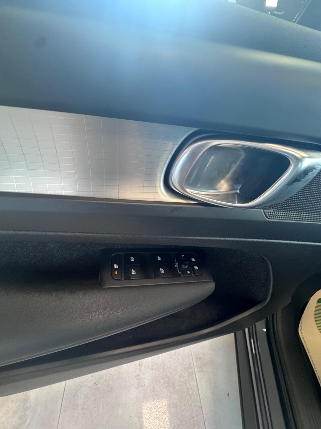 VOLVO XC40 D3 R DESIGN MOMENTUM MY2020