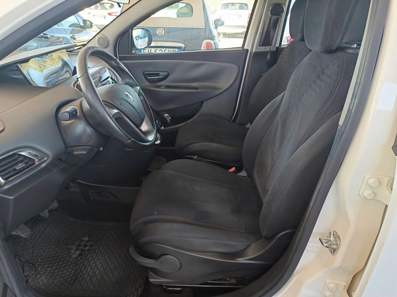 LANCIA YPSILON 2015 - 1.2 BENZINA OK NEOP. LB AUTOMOBILI