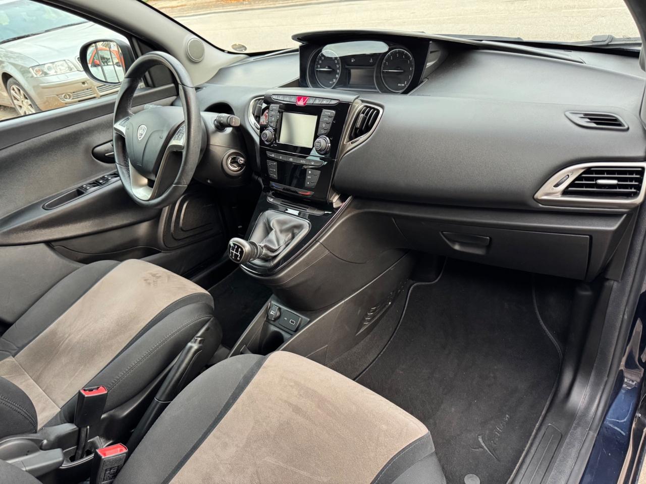 Lancia Ypsilon 1.2 69 CV 5 porte S&S Platinum (15 mila km!)