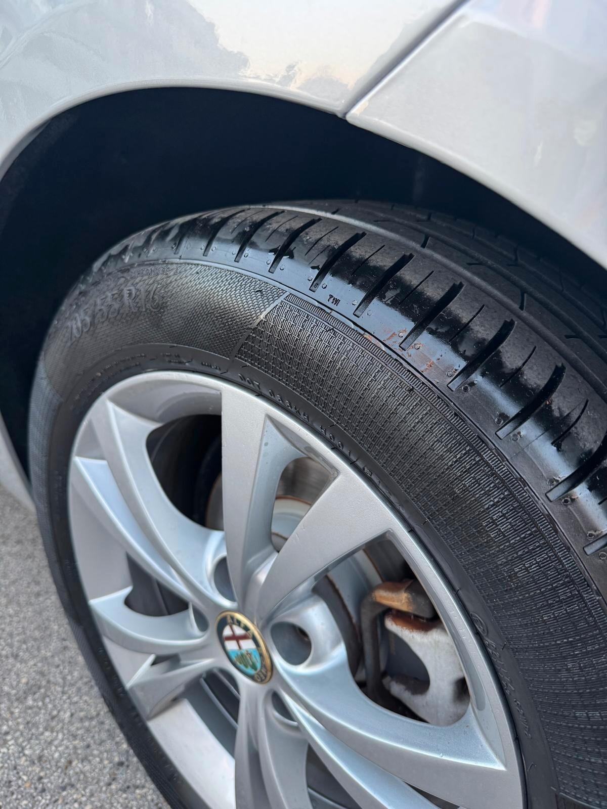 Alfa Romeo Giulietta 1.6 JTDm Distinctive * 105 CV * Adatta a Neopatentati * Garantita 12 Mesi