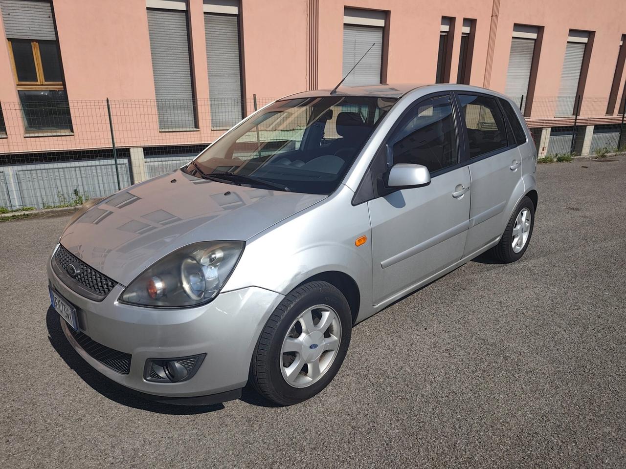 Ford Fiesta 1.4 TDCi 5porte Ghia neopatentati