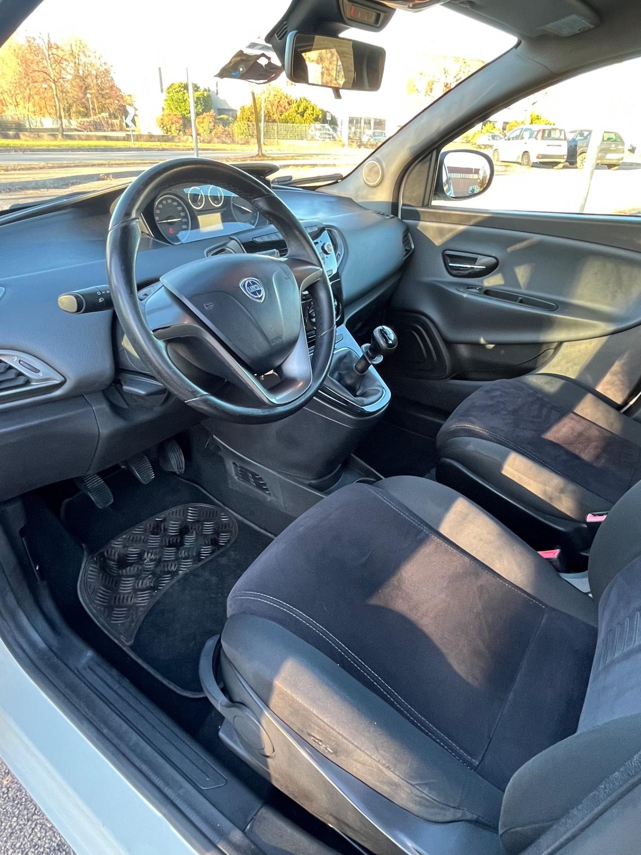 Lancia Ypsilon 1.2 69 CV Platinum