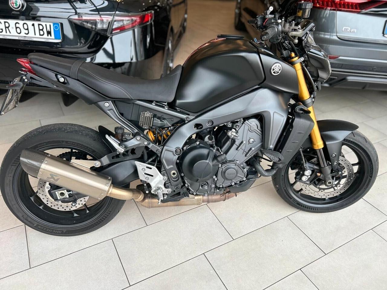 Yamaha MT-09 SP AKRAPOVIC CARBO OHLINS