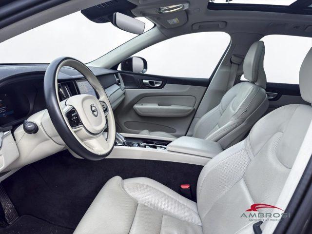 VOLVO XC60 B4 (d) AWD automatico Ultimate Dark