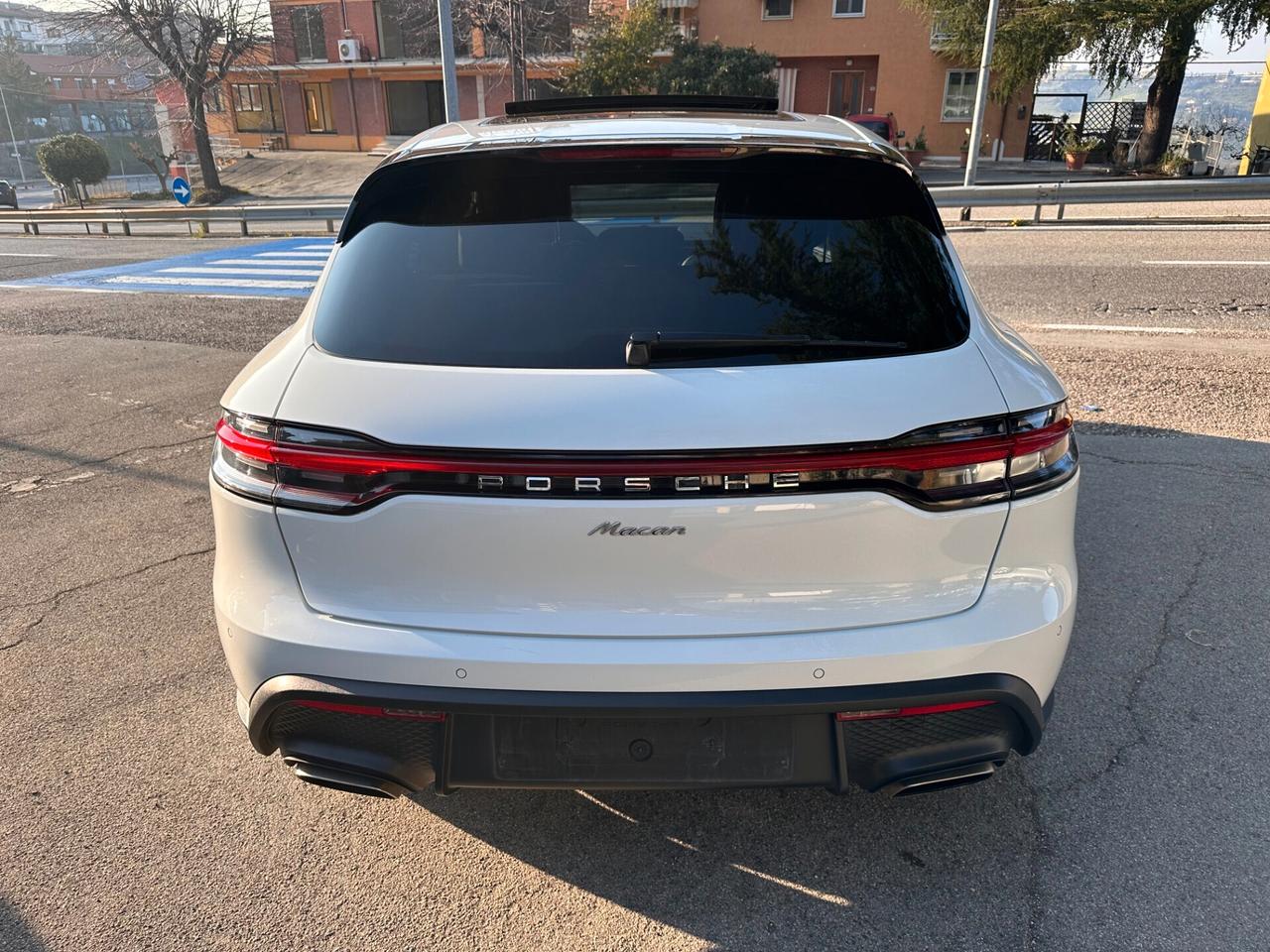 Porsche Macan 2.0 265cv TETTO PANORAMICO / RUOTE 21 / TELECAMERA / APPLE CARPLAY