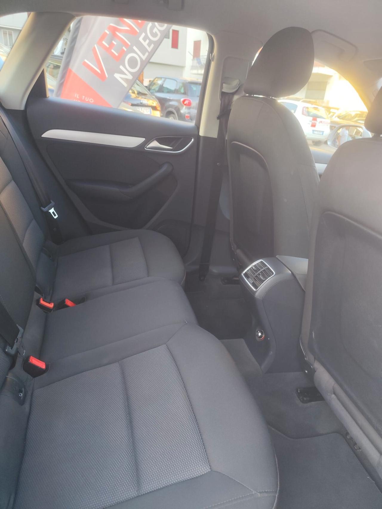 Audi Q3 2.0 TDI Design * Navi * Full Led * Garantita 12 Mesi