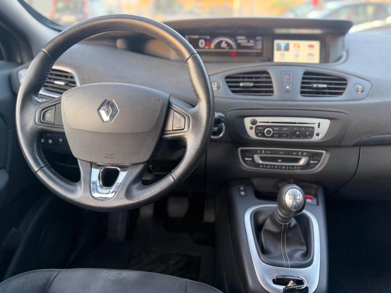 Renault SCENIC 1.5 dCi 110CV 2015 - TOM TOM