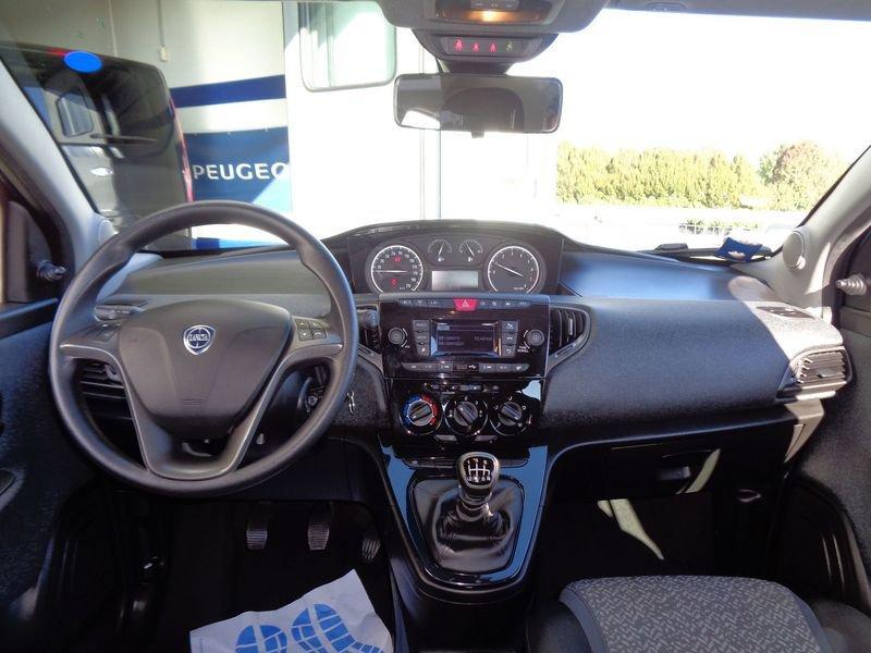 Lancia Ypsilon Ypsilon 1.0 FireFly 5 porte S&S Hybrid Ecochic Silver