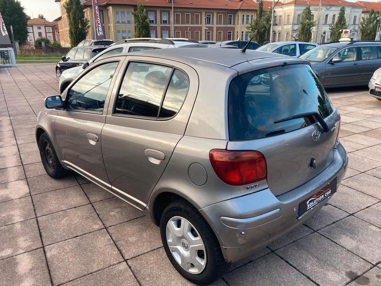 Toyota Yaris 1.3i 16V cat 5 porte Sol