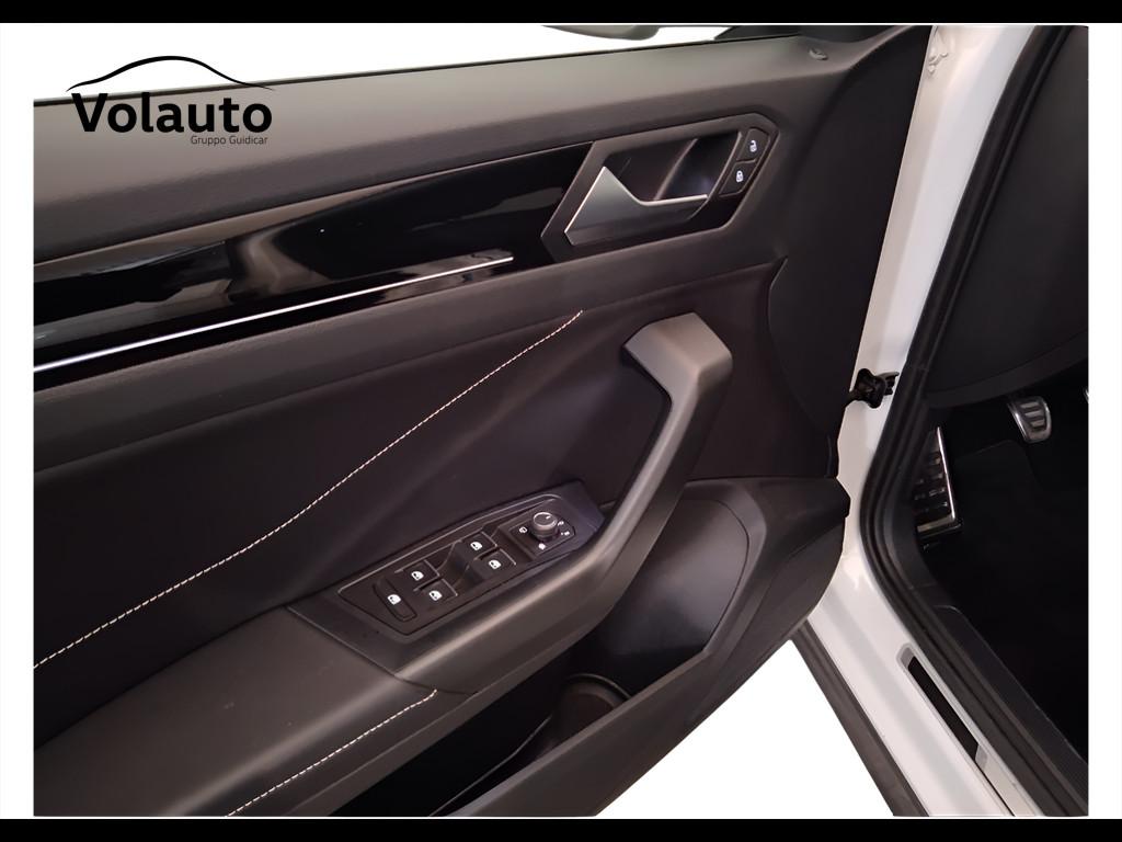 VOLKSWAGEN T-Roc 2022 - T-Roc 1.0 tsi R-Line 110cv