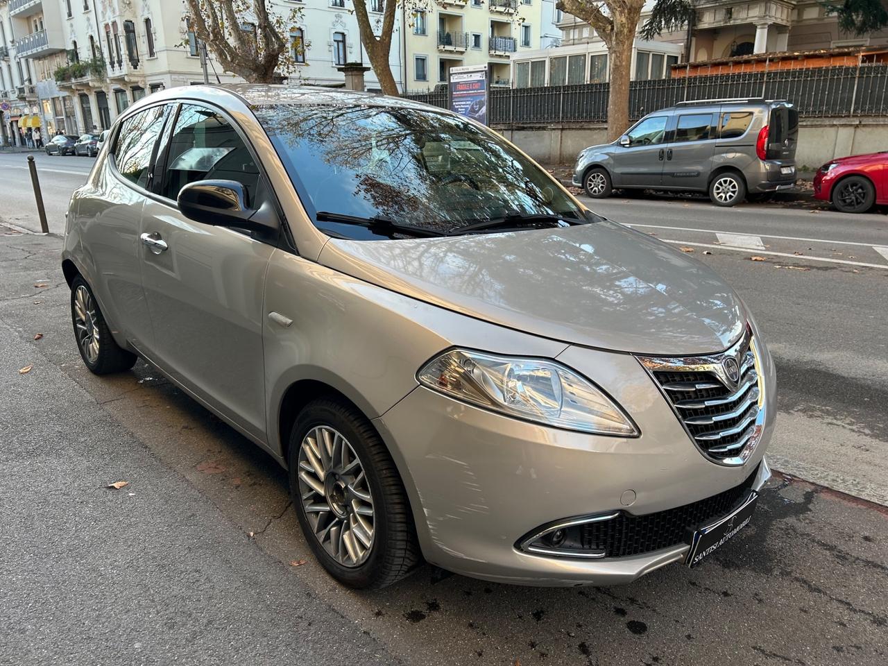 Lancia Ypsilon 1.2 69 CV 5 porte S&S Gold NEOPATENTATI | EURO 5!!!