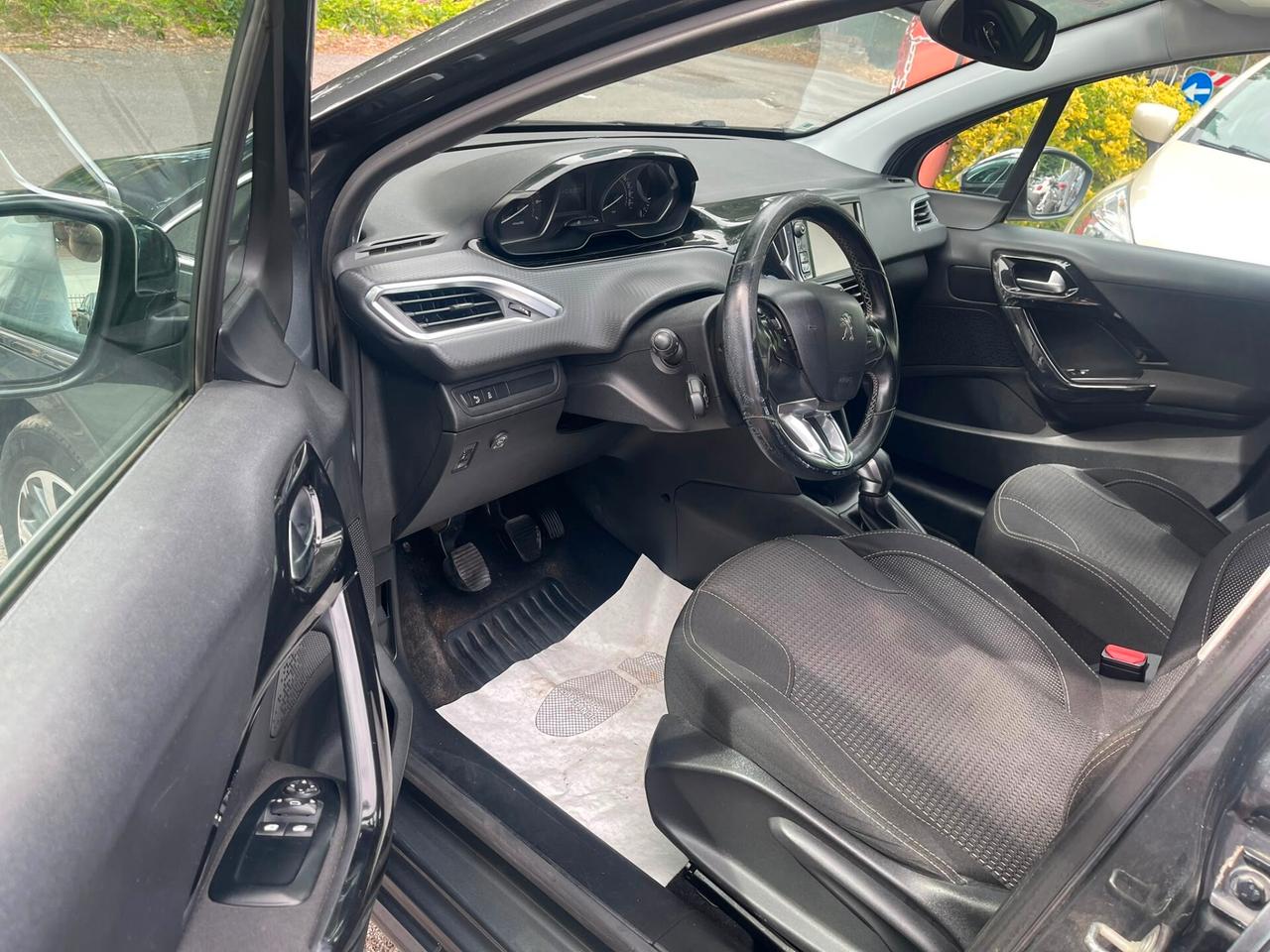 Peugeot 208 PureTech 82 5p. GPL Access