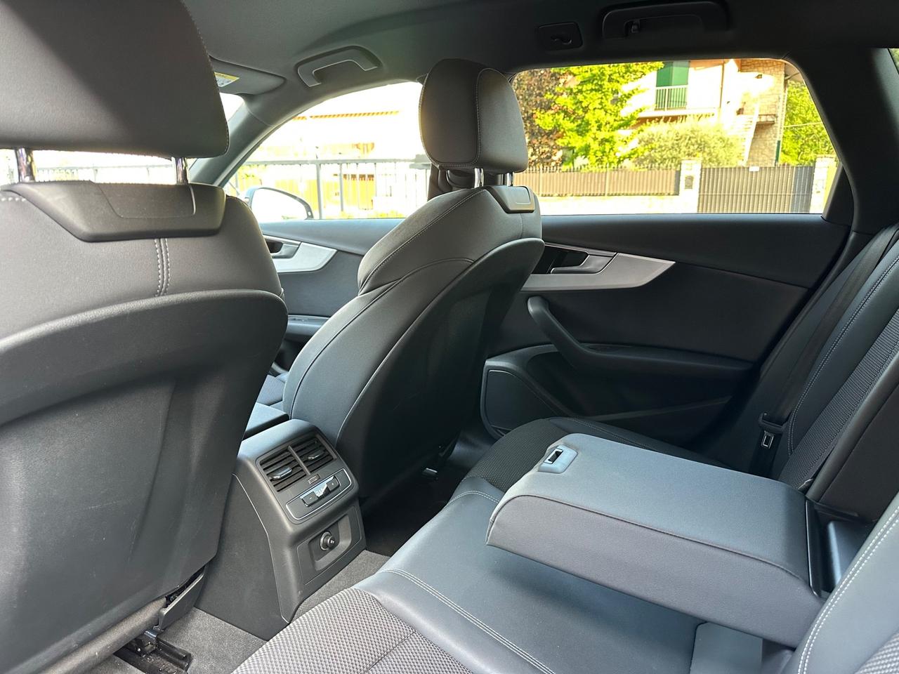 Audi A4 Avant 40 TDI S tronic line edition