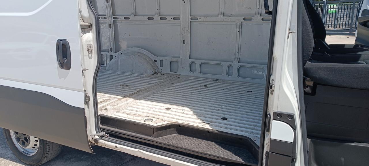 Iveco Daily 35s 12 2,3 m jet h2 cambio manuale km 153000