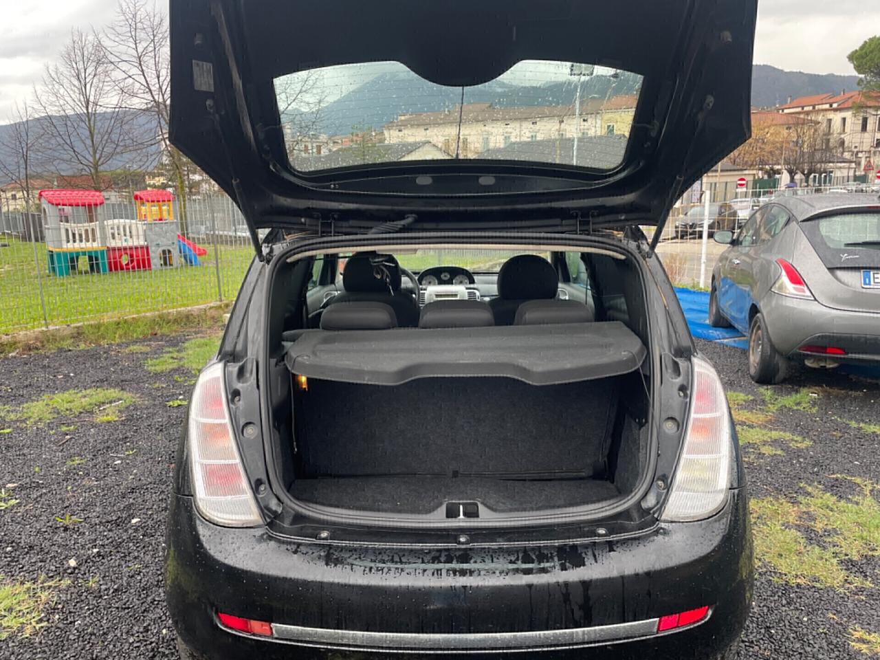 Lancia Ypsilon 1.3 MJT 75 CV Unyca
