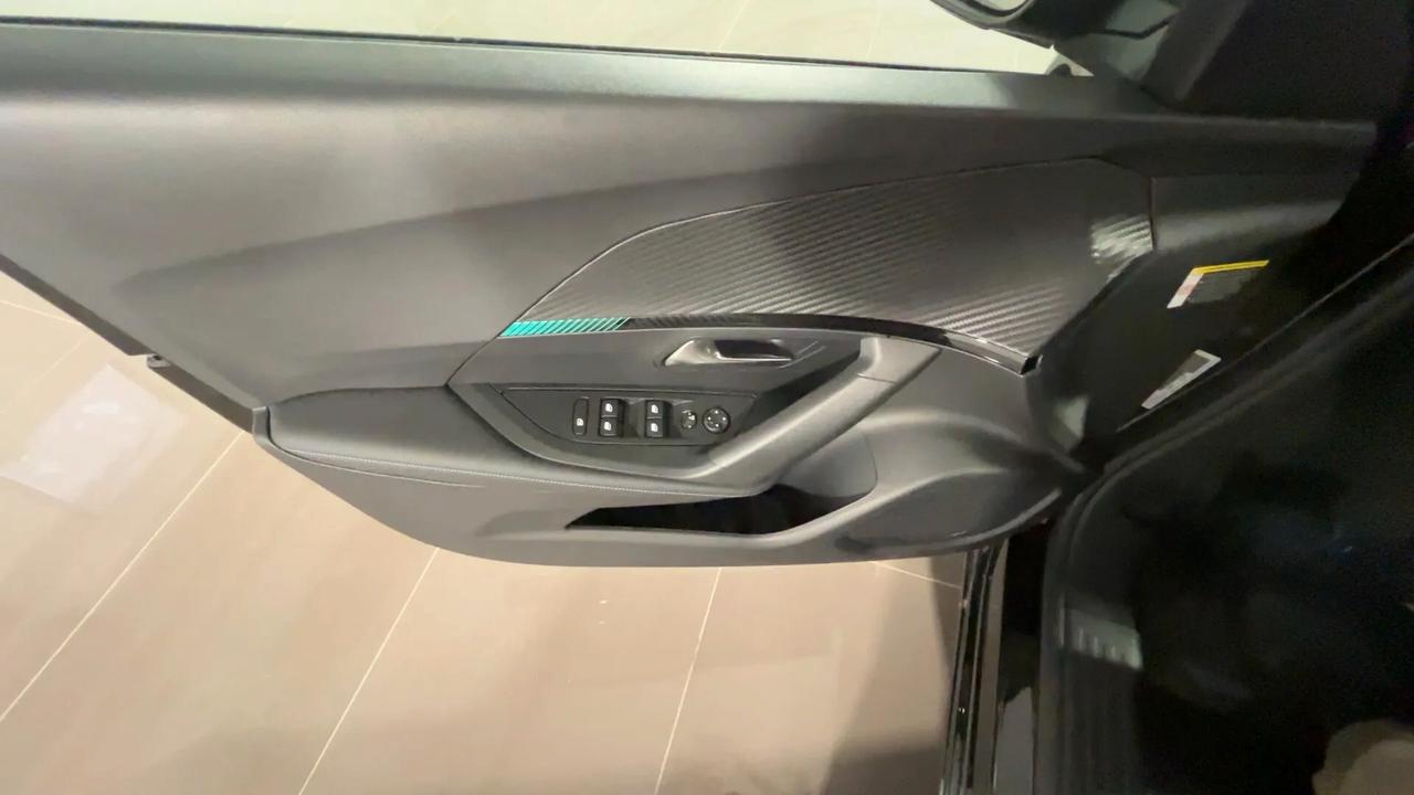 Peugeot 2008 motore elettrico 136 CV Allure Pack