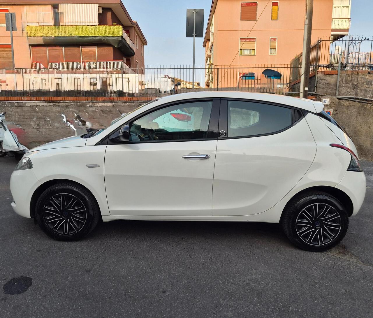 Lancia Ypsilon 1.2 69 CV 5 porte GPL Ecochic Gold