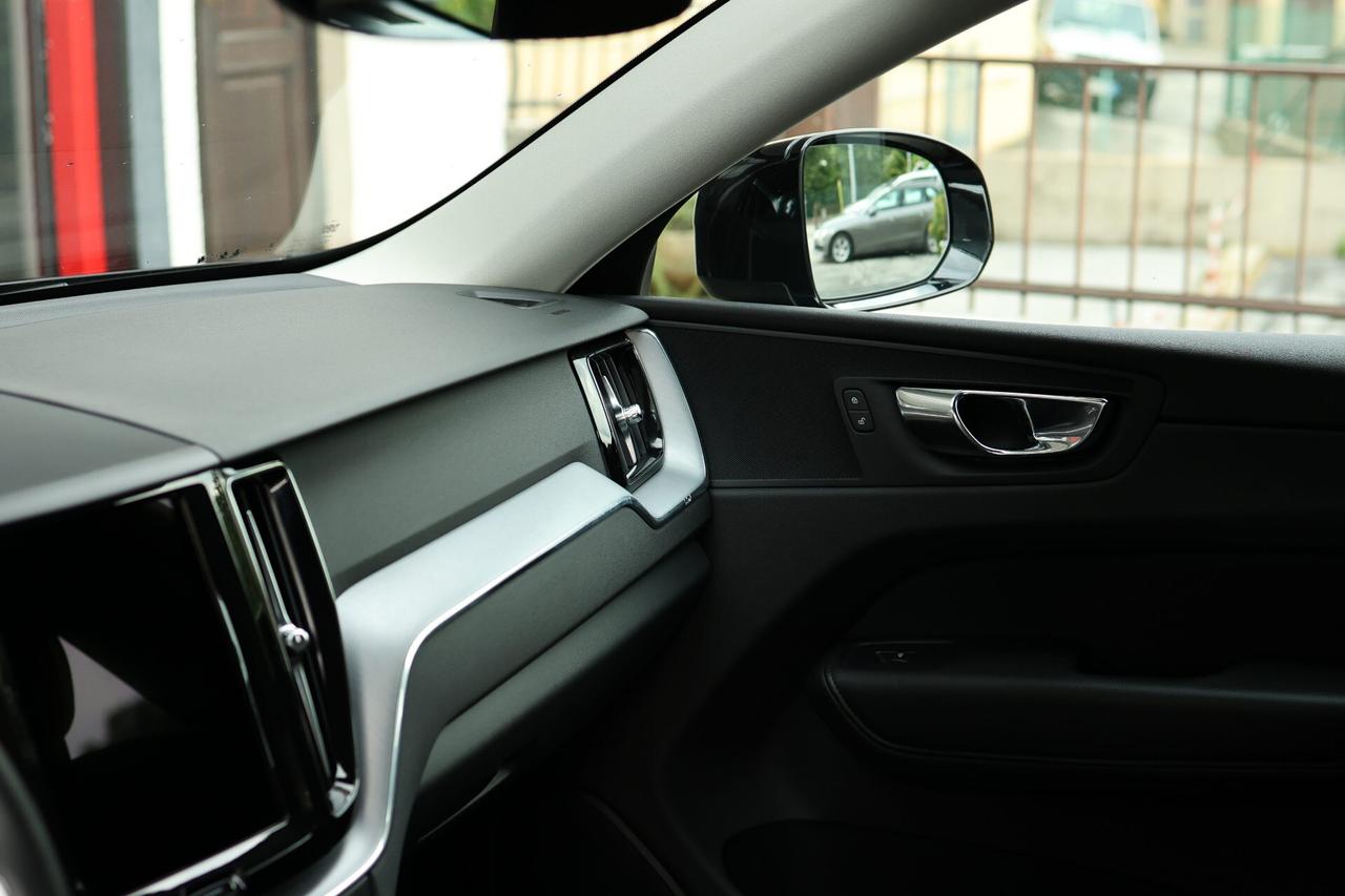 Volvo XC 60 XC60 B4 (d) AWD Geartronic Momentum Pro