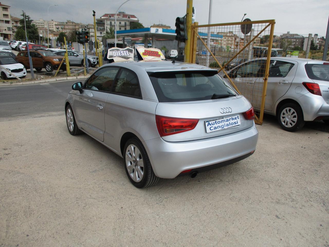 Audi A1 1.6 TDI 105 CV MOLTO BELLA 2012