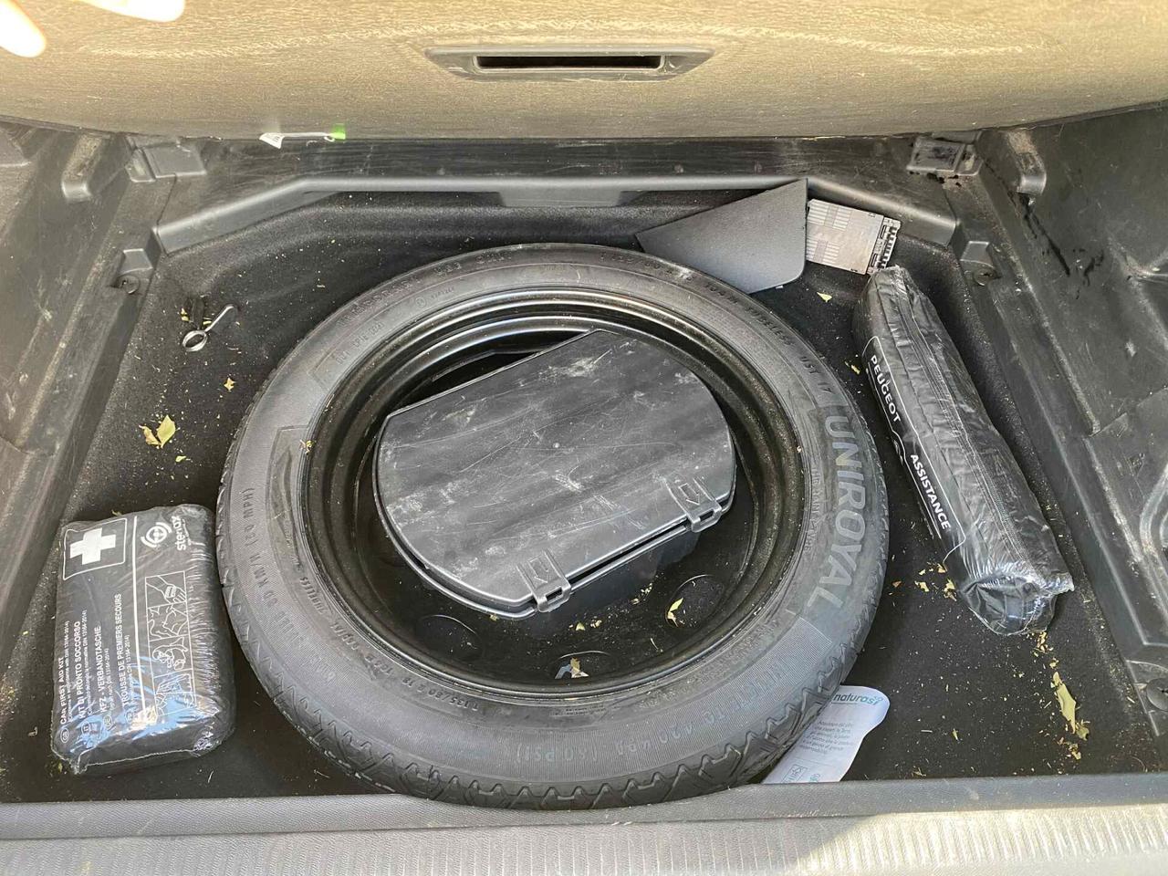 PEUGEOT 3008 1.5 131cv Automa. Allure 