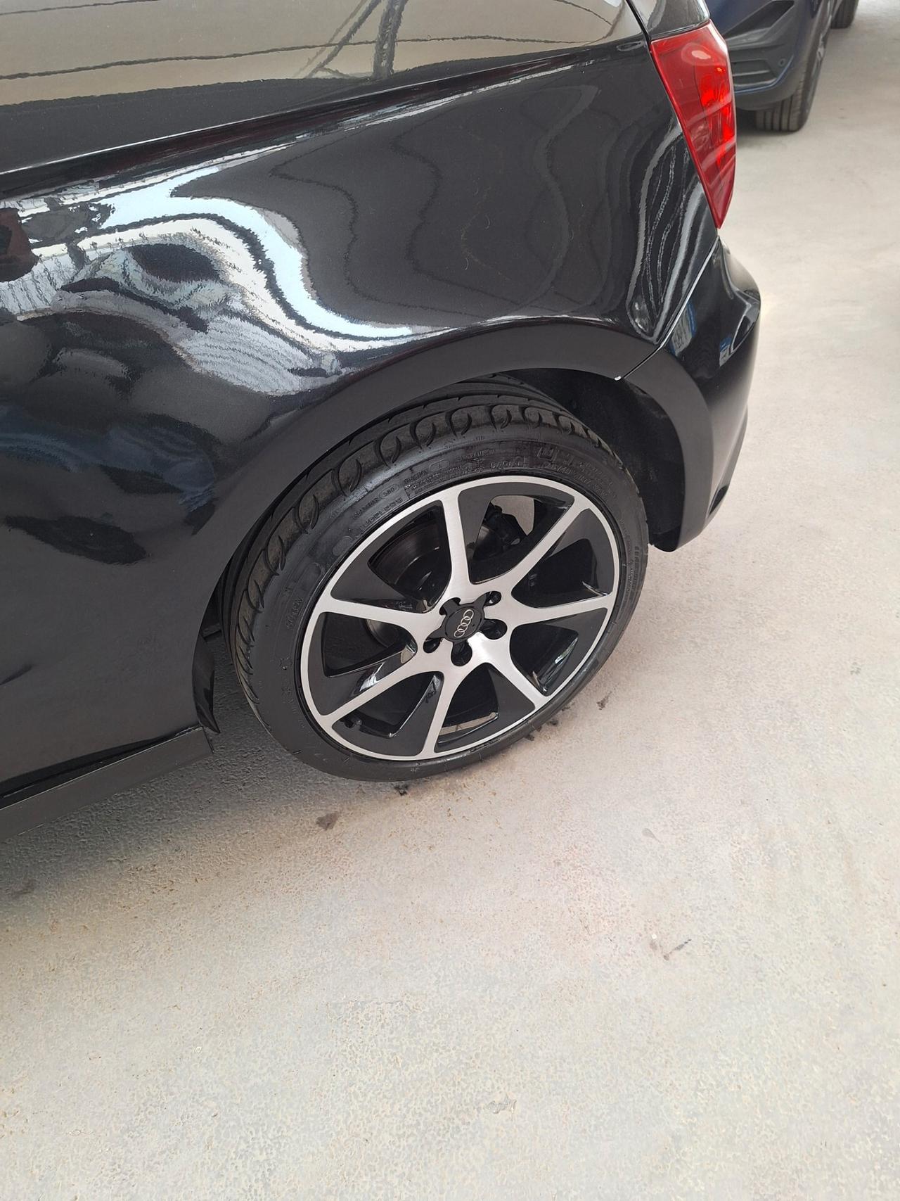 Audi A1 1.6 TDI 105 CV Ambition 02/2011