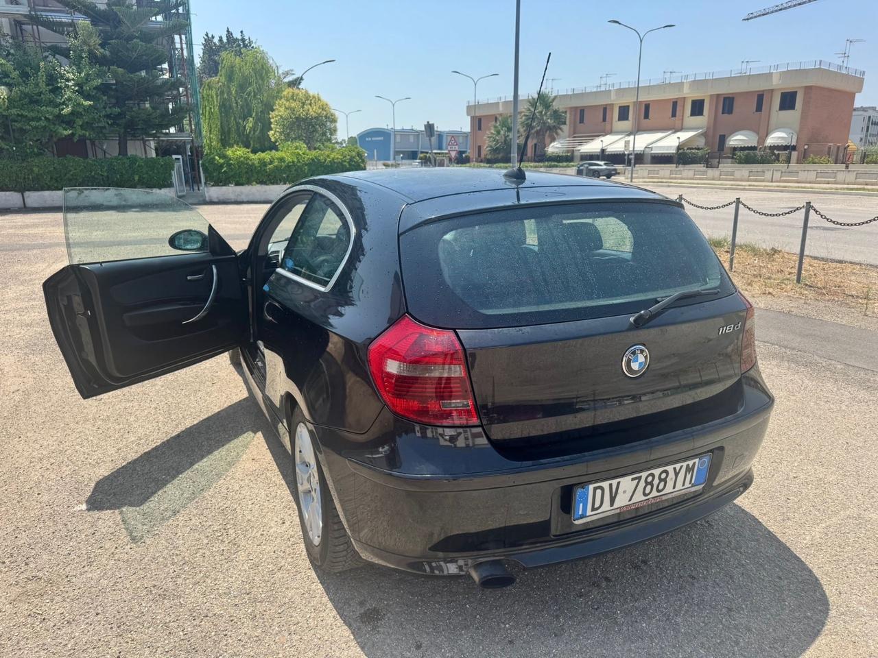 Bmw serie 1 RESTYLING 118 D 2009