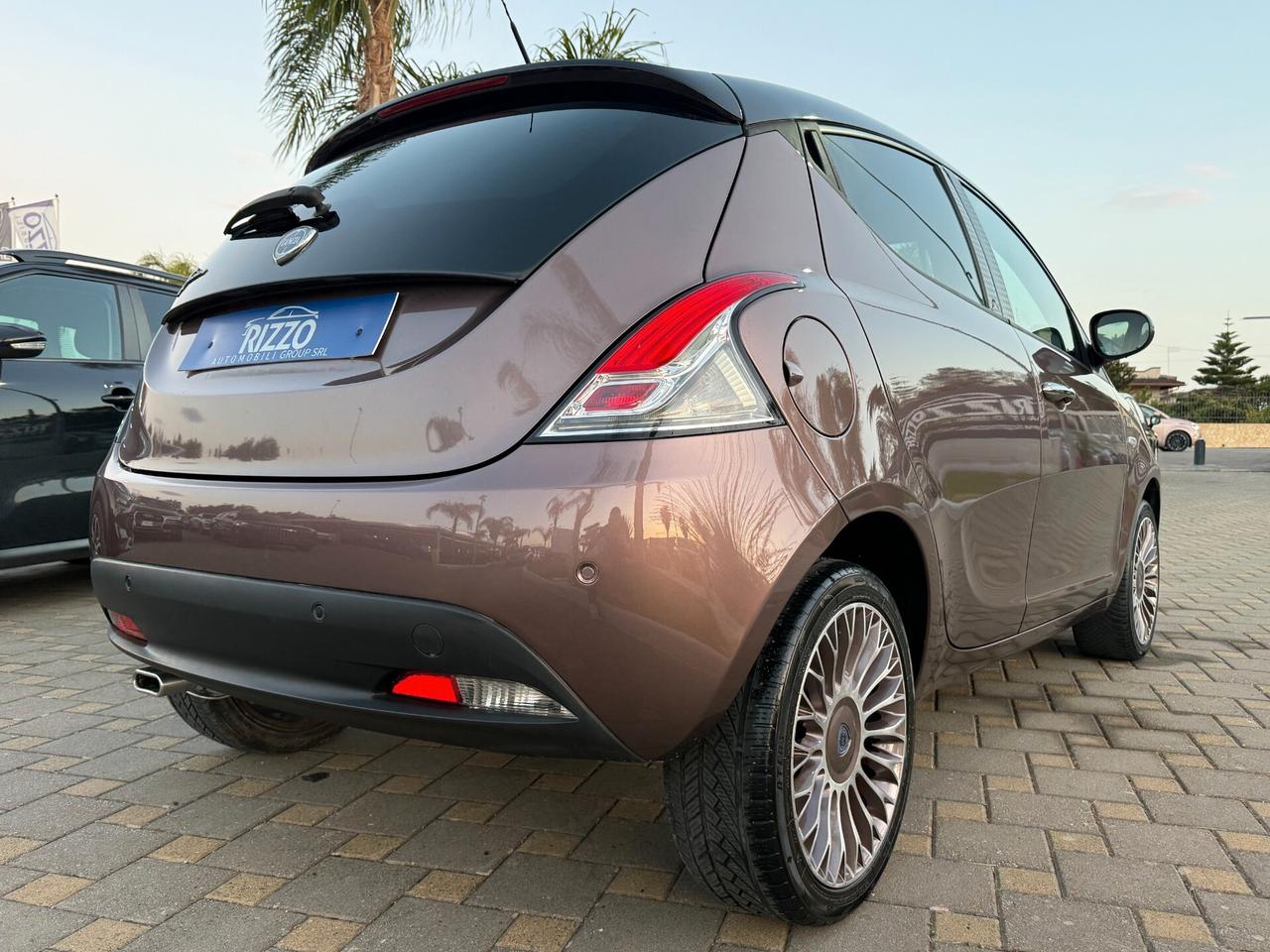 Lancia Ypsilon 1.2 69 CV ELLE limited edition pelle xenon 12/2014