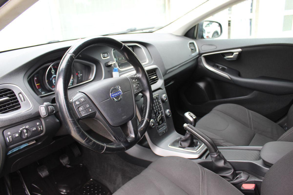 VOLVO - V40 - D2 R-design Kinetic