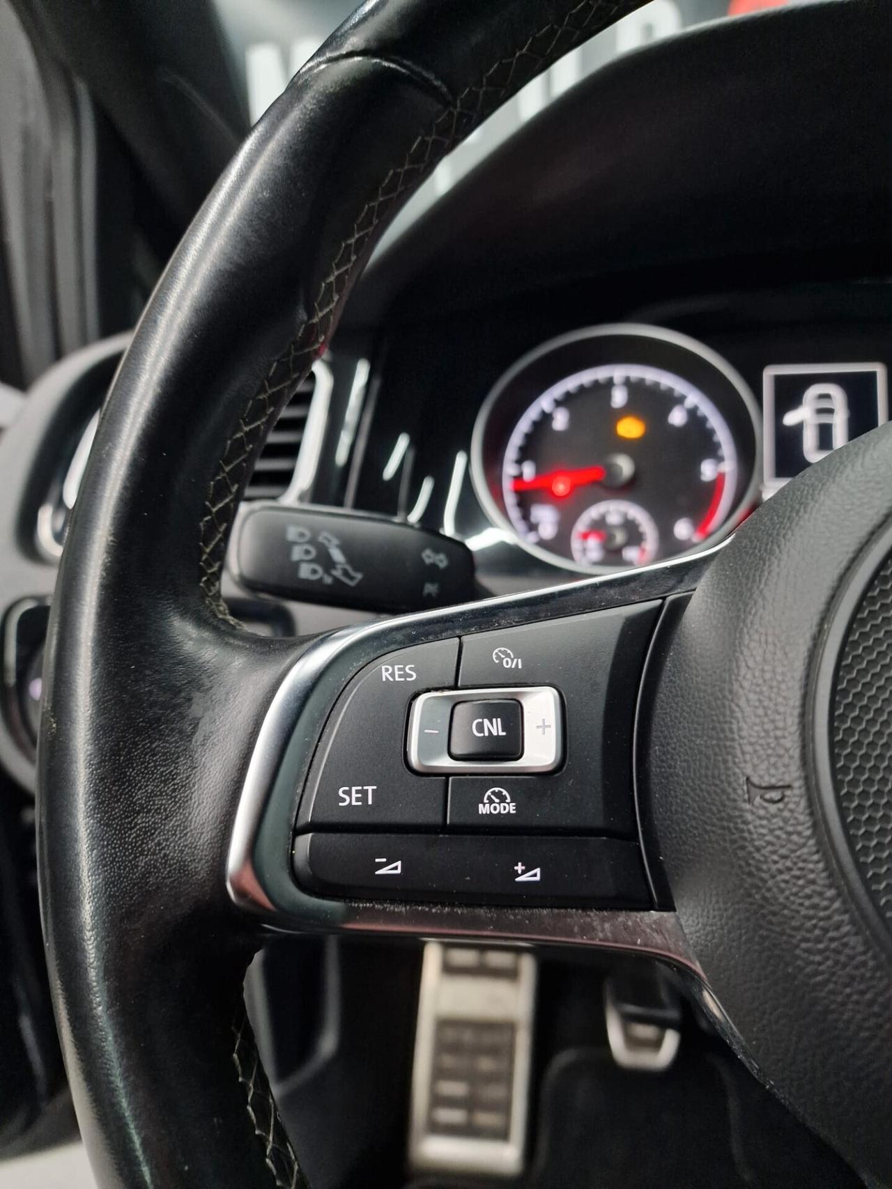 Volkswagen Golf 1.6 TDI 115 CV 5p. R line