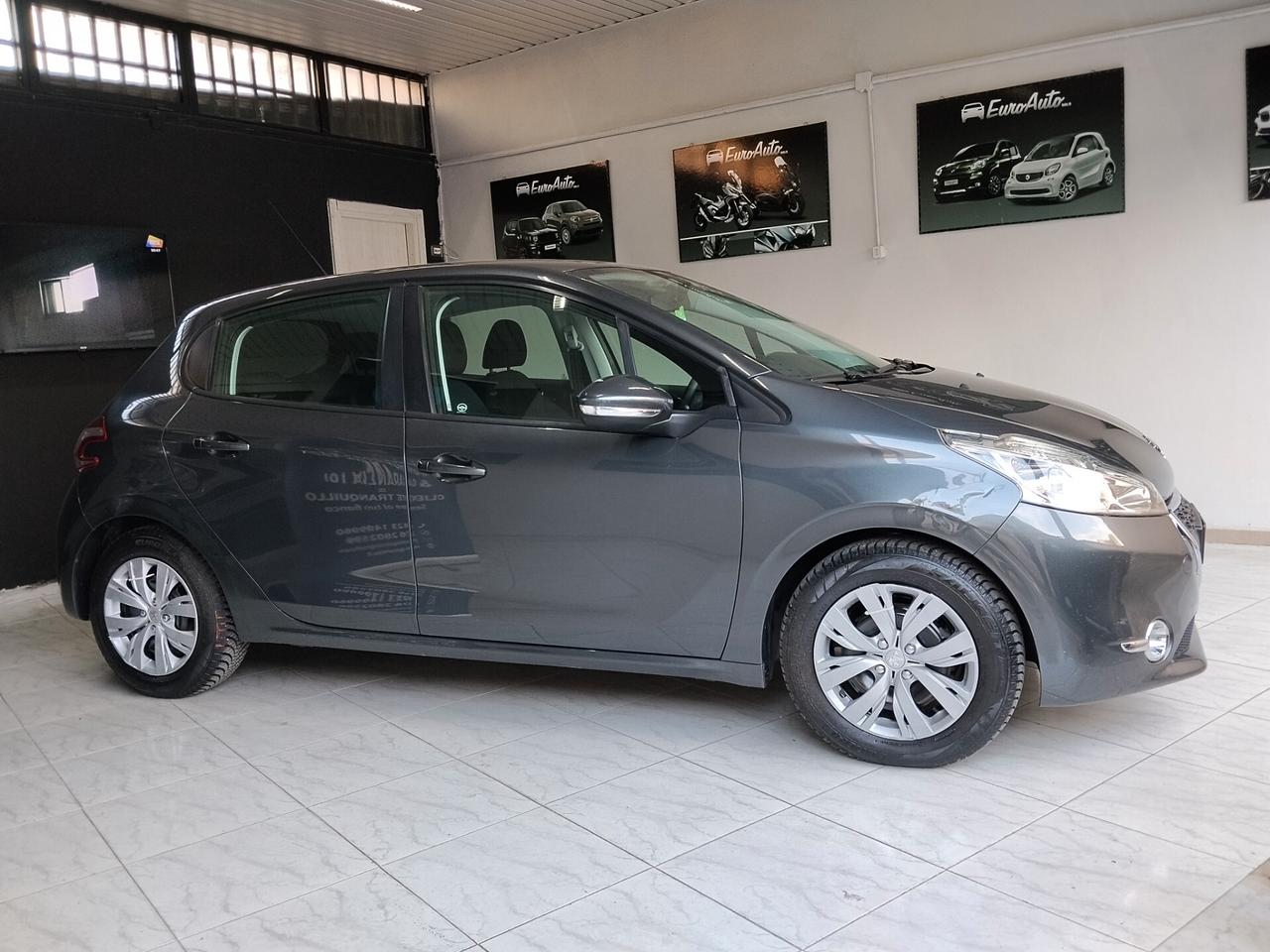 Peugeot 208 1.4 diesel 2015 CON GARANZIA