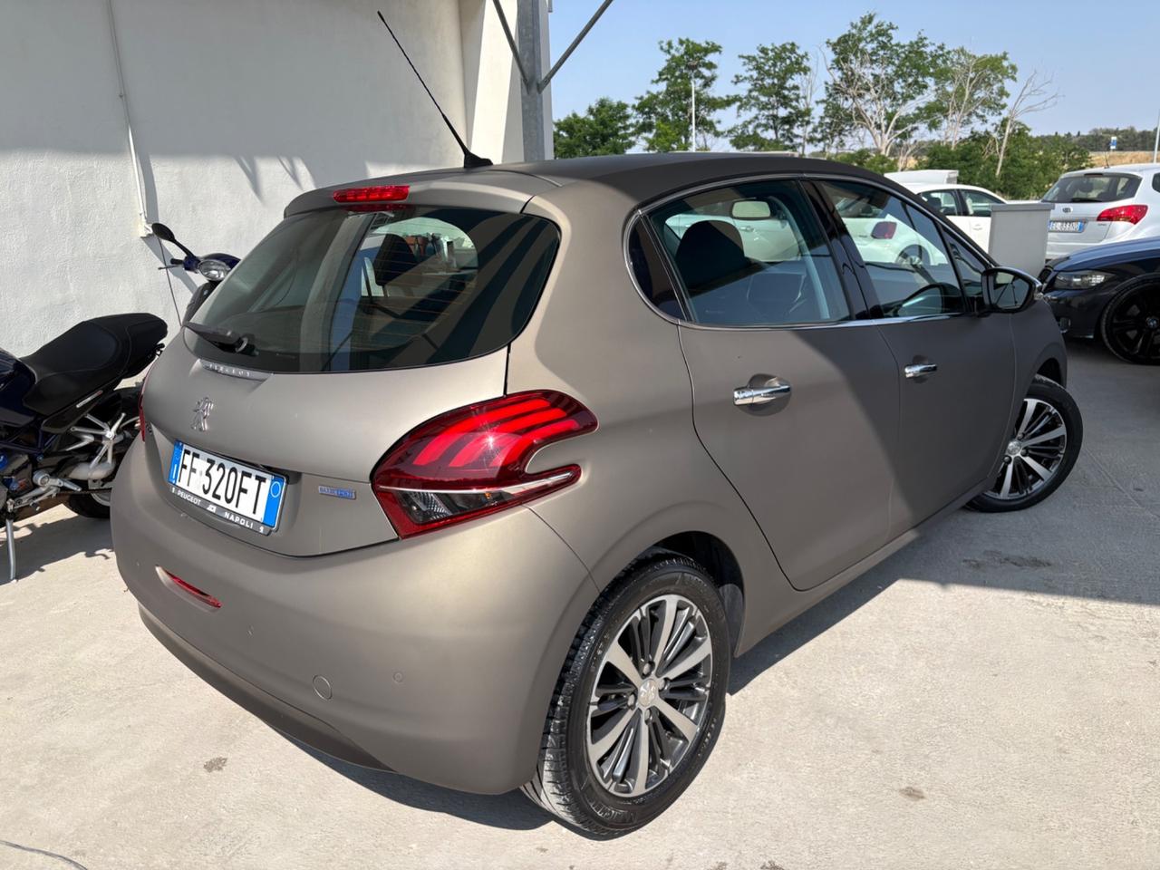 Peugeot 208 BlueHDi 75 5 porte Allure GRIGIO OPACO