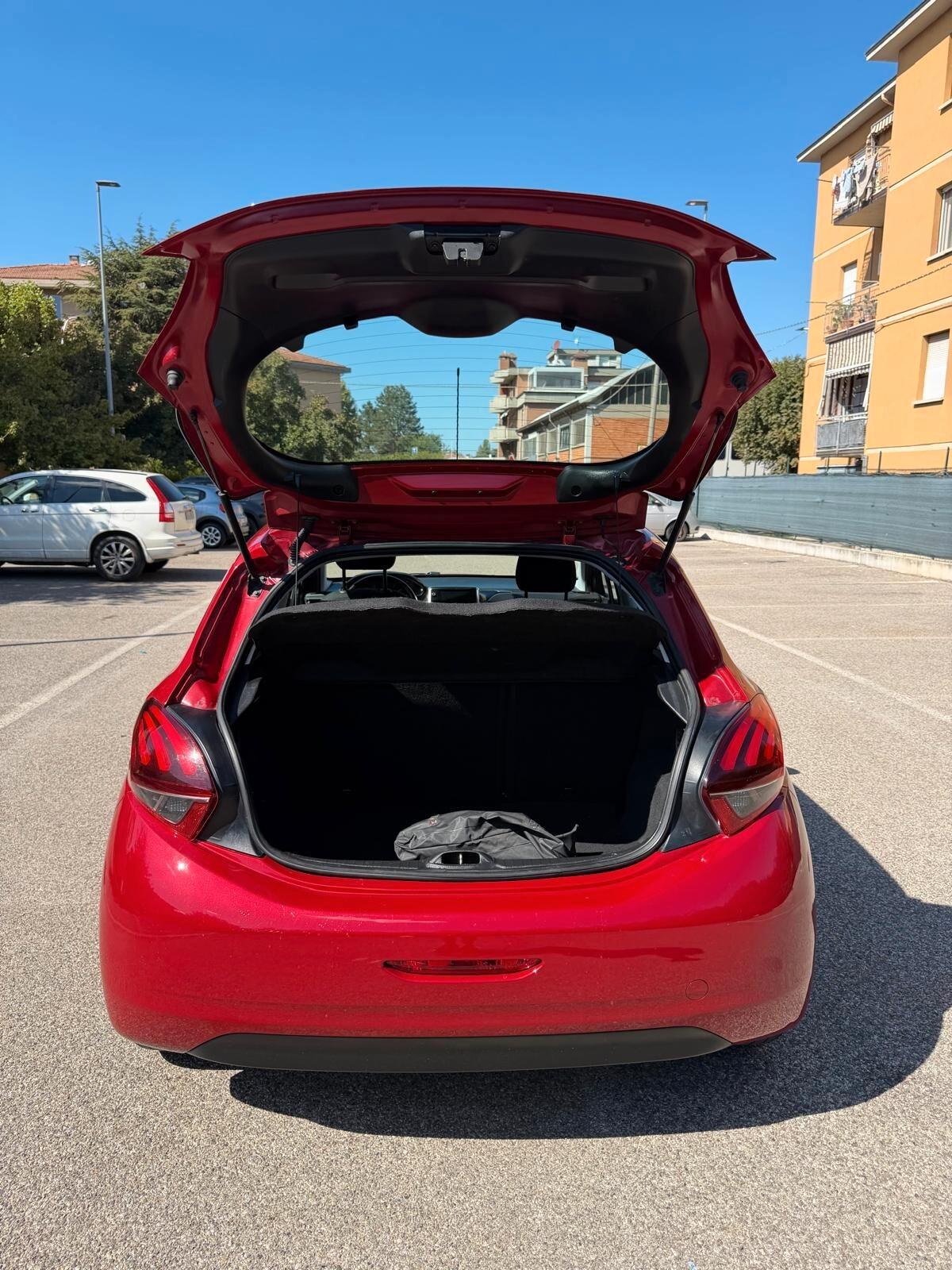 Peugeot 208 1.2 GPL - NEOPATENTATI - 12 MESI DI GARANZIA -