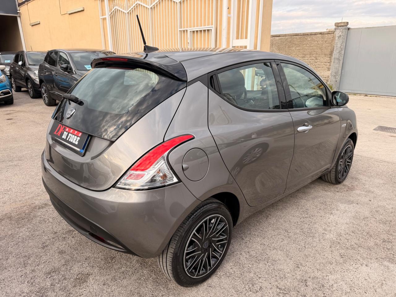 Lancia Ypsilon 1.0 Hybrid Gold CAR PLAY