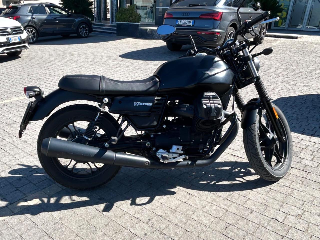 Moto Guzzi V7 III Stone ABS Night Dark 2019 km 7000