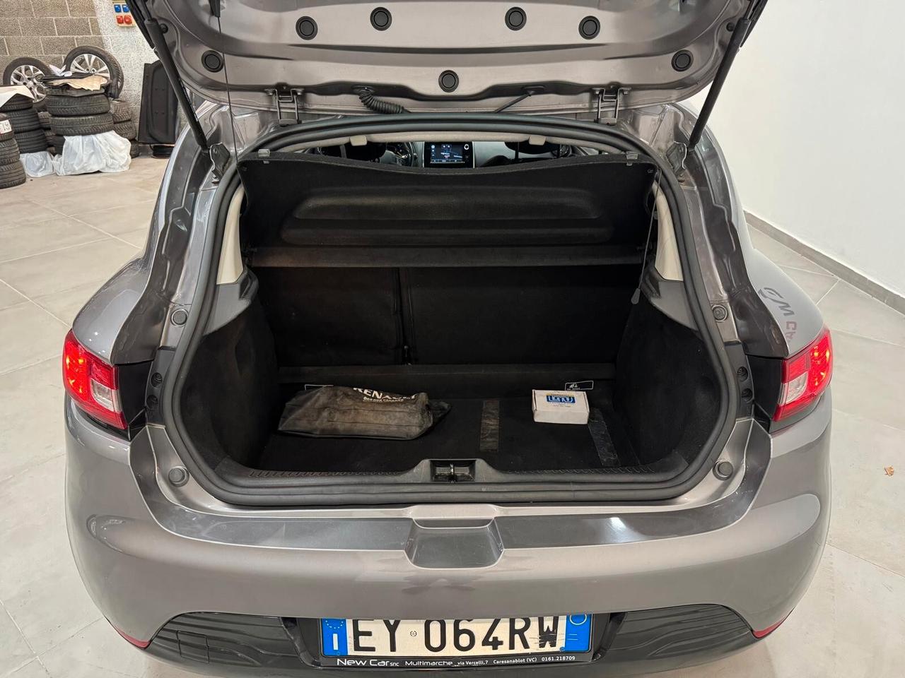 Renault Clio 1.2 73 CV COSTUME NATIONAL