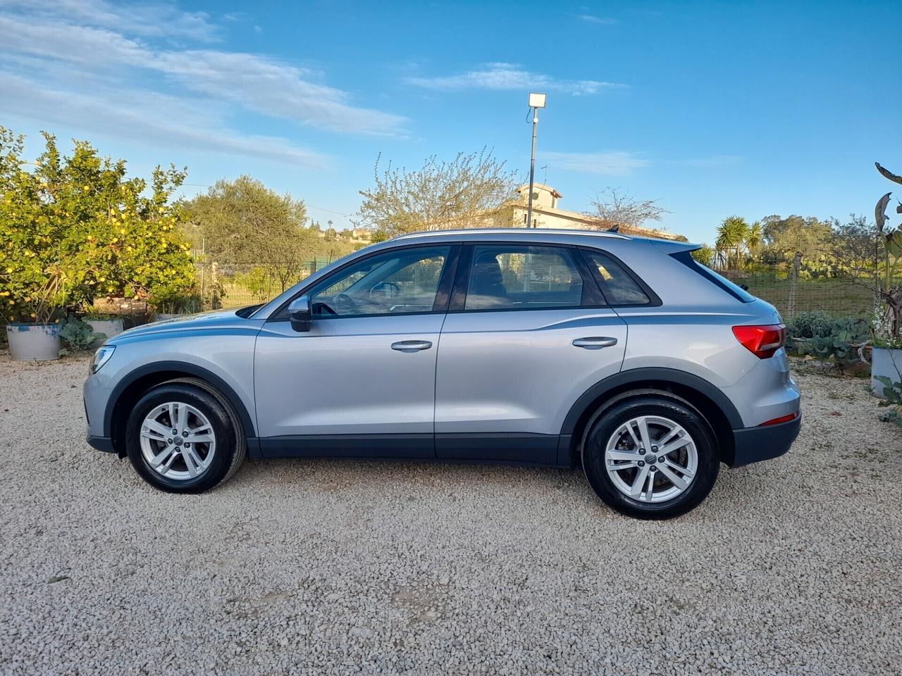 Audi Q3 35 TDI S tronic Business Advanced ANN02020