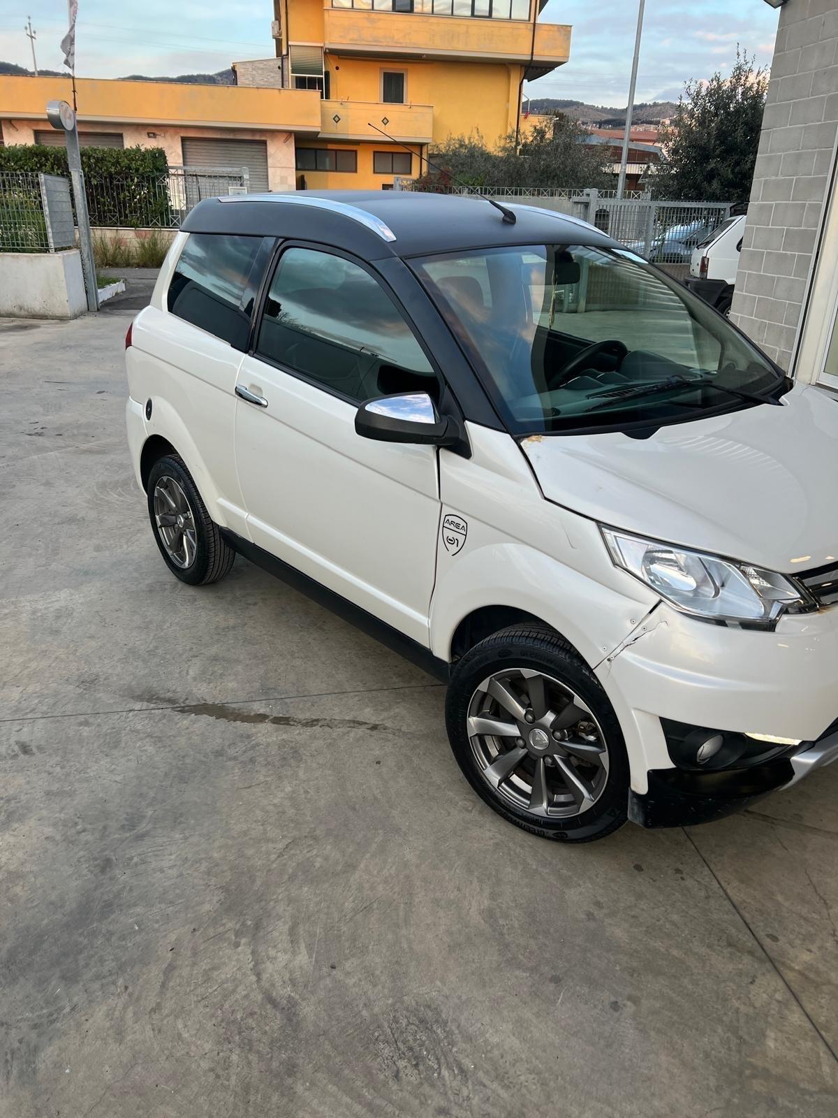 Aixam Crossover Premium Vision 4 posti si guida dai 16 anni con patente B1