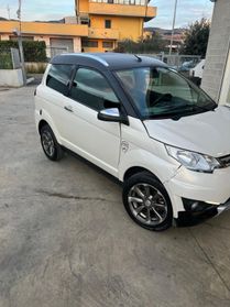 Aixam Crossover Premium Vision 4 posti si guida dai 16 anni con patente B1