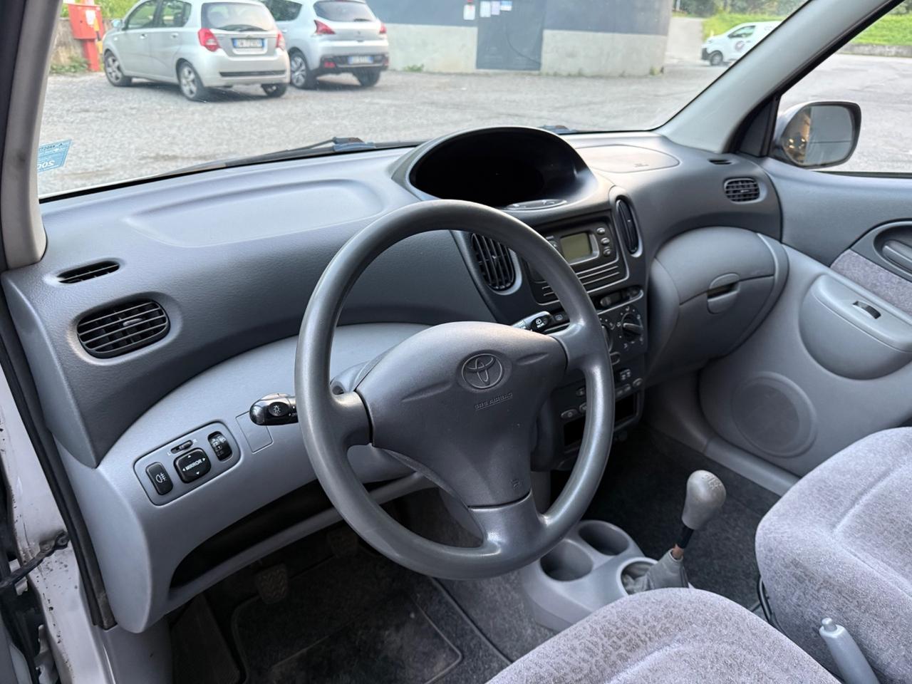 Toyota Yaris 1.3i 16V cat 5 porte Luna