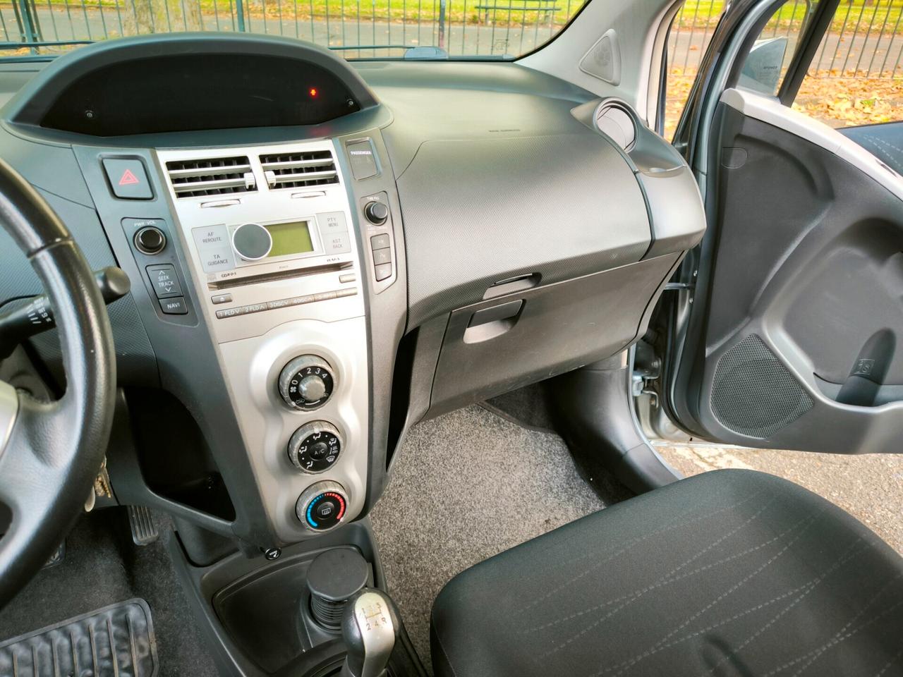 Toyota Yaris 1.0 5 porte Sol NEOPATENTATI