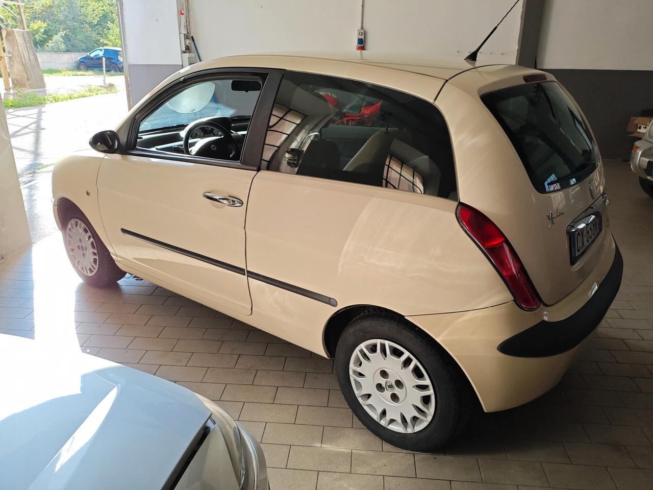 Lancia Ypsilon 1.2 16V Platino