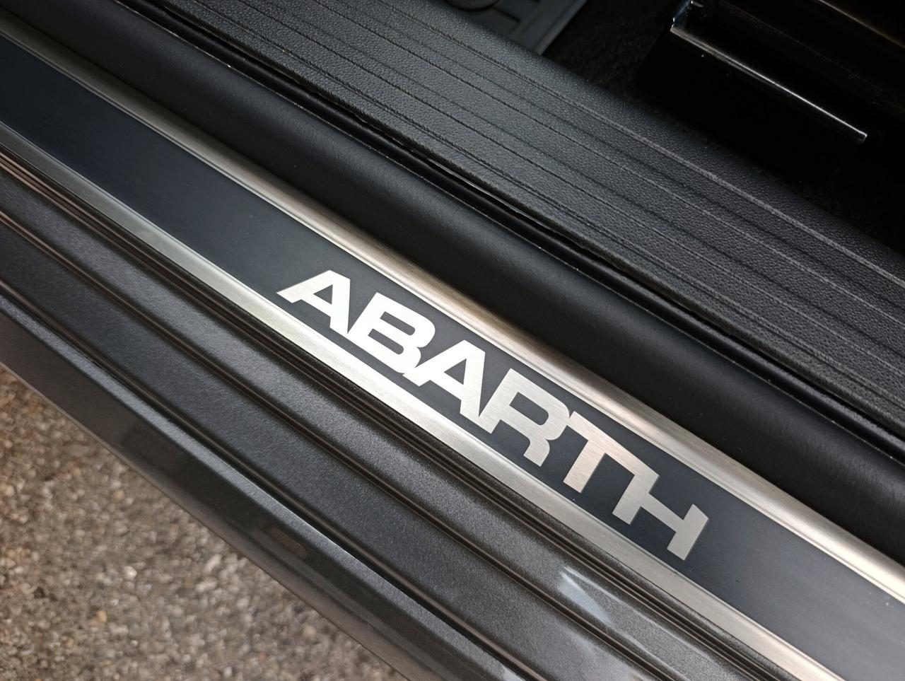 Abarth 595 1.4 t-jet 165cv km 26.940 nuova! Garanzia Abarth!
