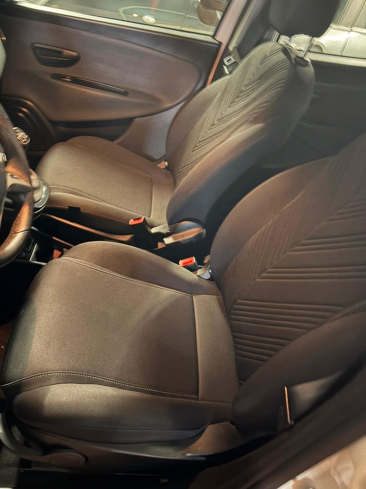 Lancia Ypsilon 1.0 FireFly 5 porte S&S Hybrid Ecochic A. Ferretti