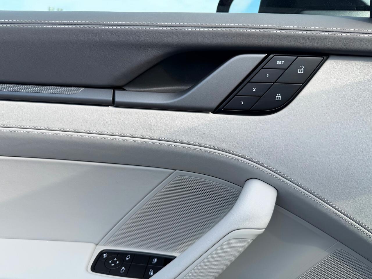 Porsche 911 Carrera 4S/tetto/scarico/led/pelle/full